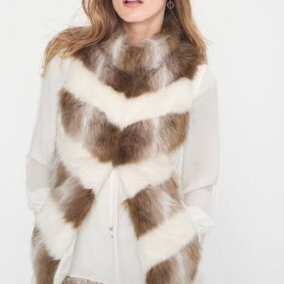 WHBM Faux Fur Chevron Vest w/ Hook and Eye Closure Size M EUC - Picture 9 of 11